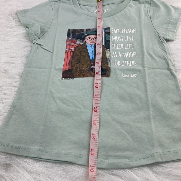 Green T-shirt - Picture 2 of 5